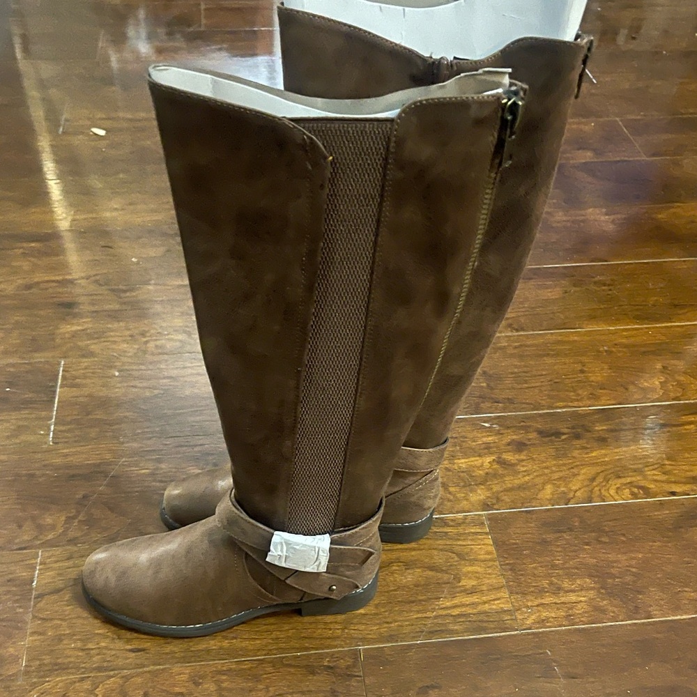 NWOB Women's Max Tall Boot size 6.5